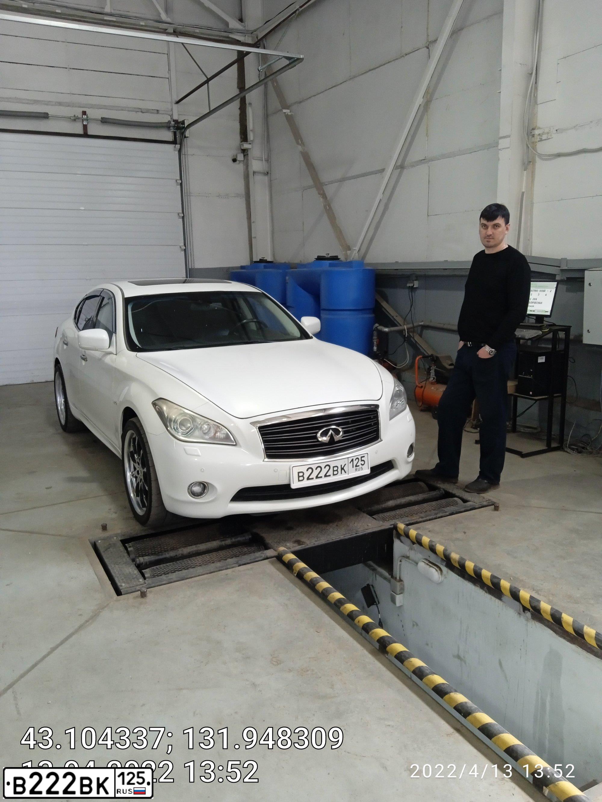 Фото автомобиля INFINITI QX80 /QX56/, 2011 — госномер В222ВК125. Цвет: ЧЕРНЫЙ