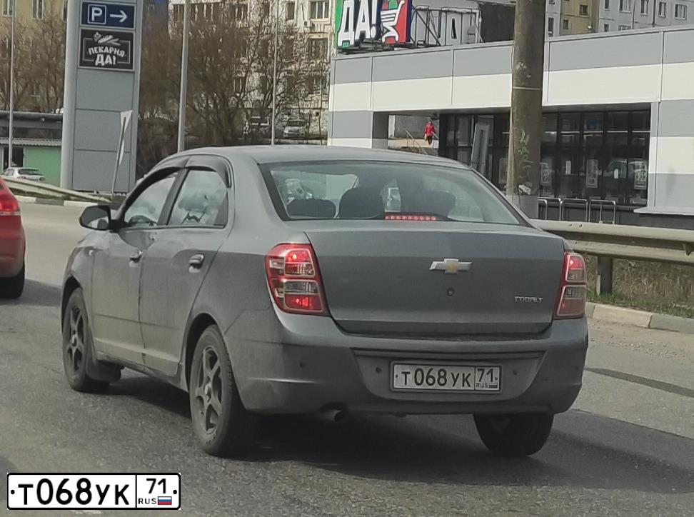 Фото автомобиля CHEVROLET COBALT, 2013 — госномер Т068УК71. Цвет: СЕРЫЙ