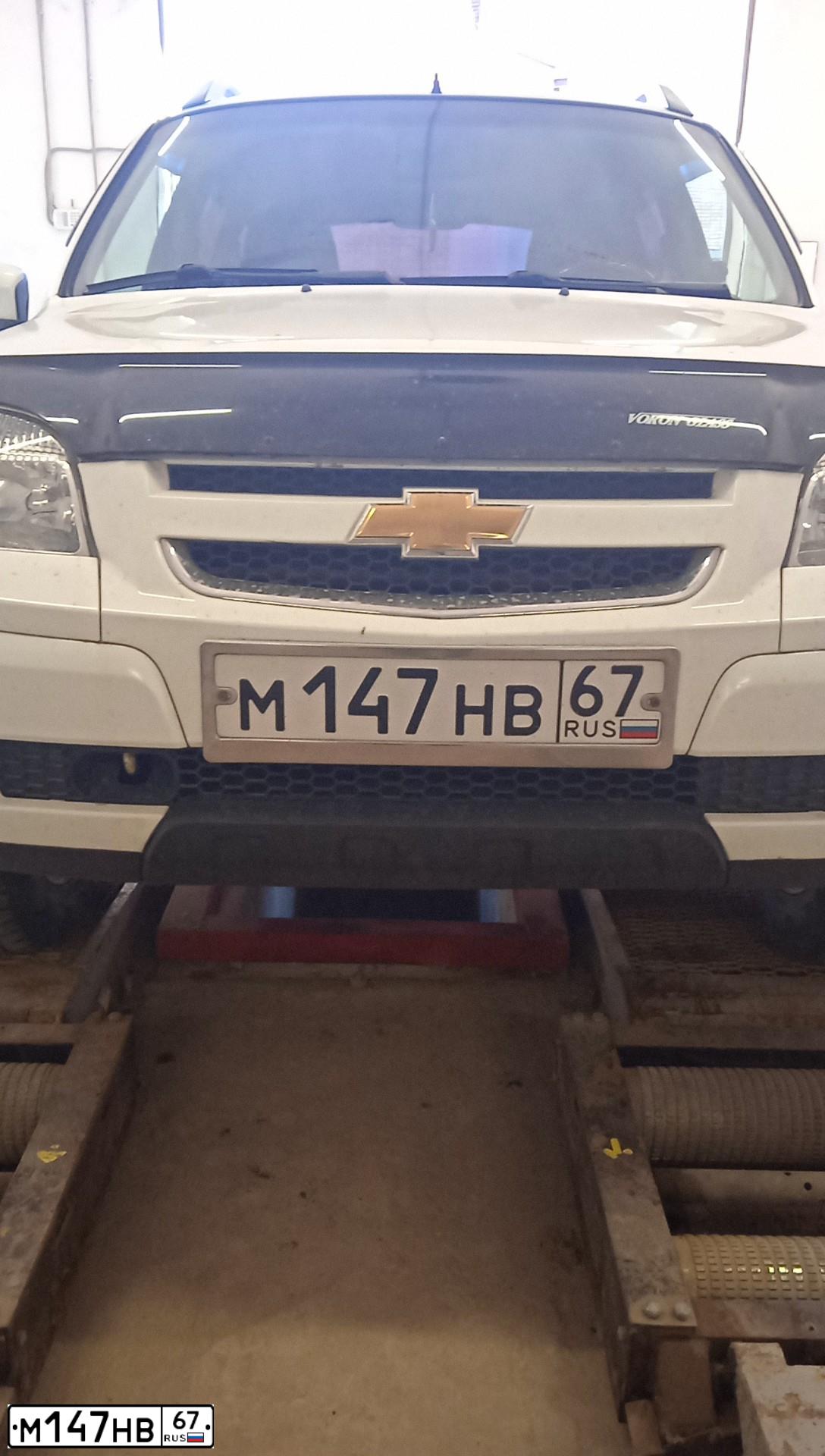 Фото автомобиля CHEVROLET NIVA, 2013 — госномер М147НВ67. Цвет: ЯРКО-БЕЛЫЙ