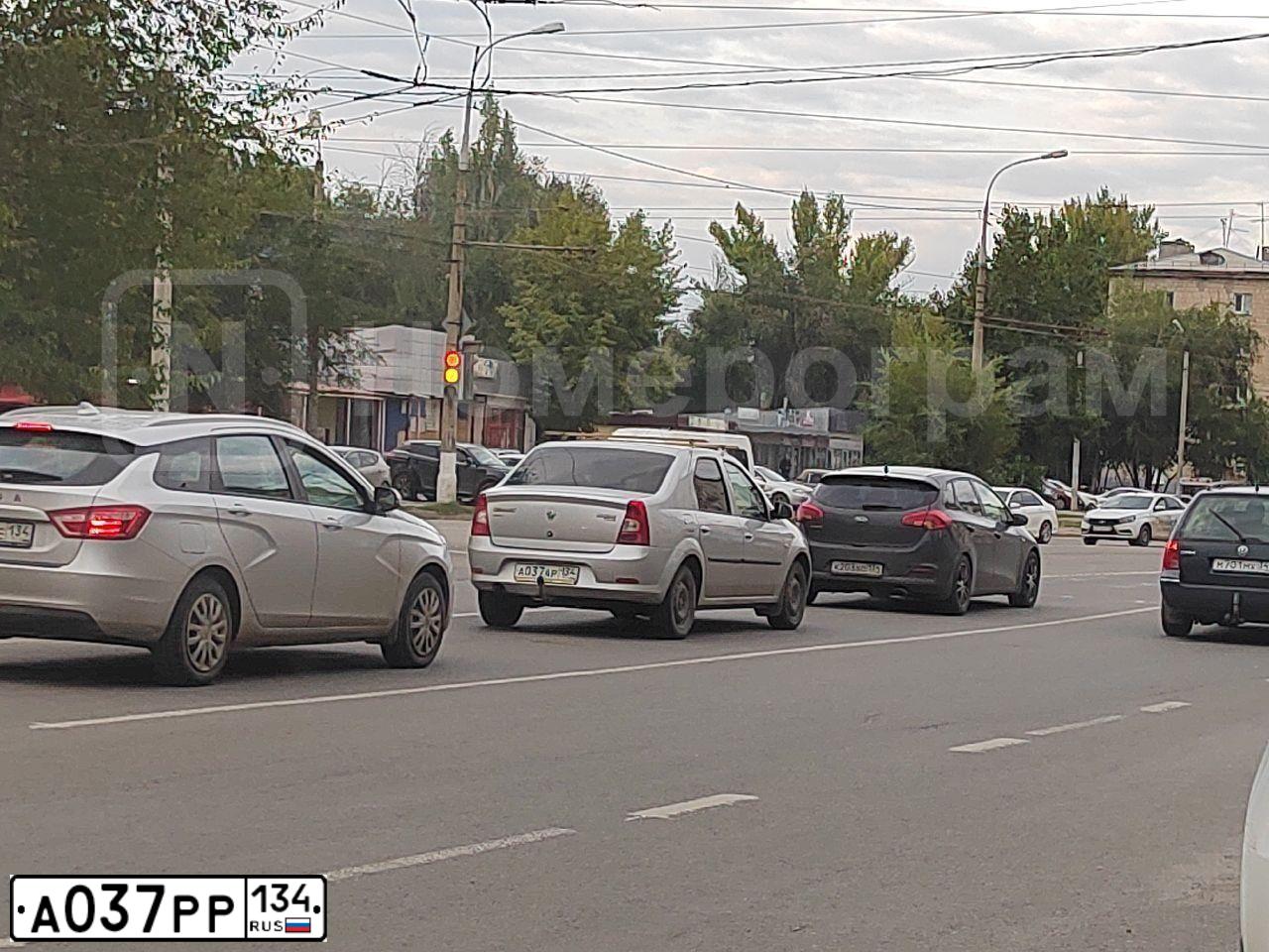 Фото автомобиля TAGAZ ACCENT, 2007 — госномер Е206НТ30. Цвет: Серебристый