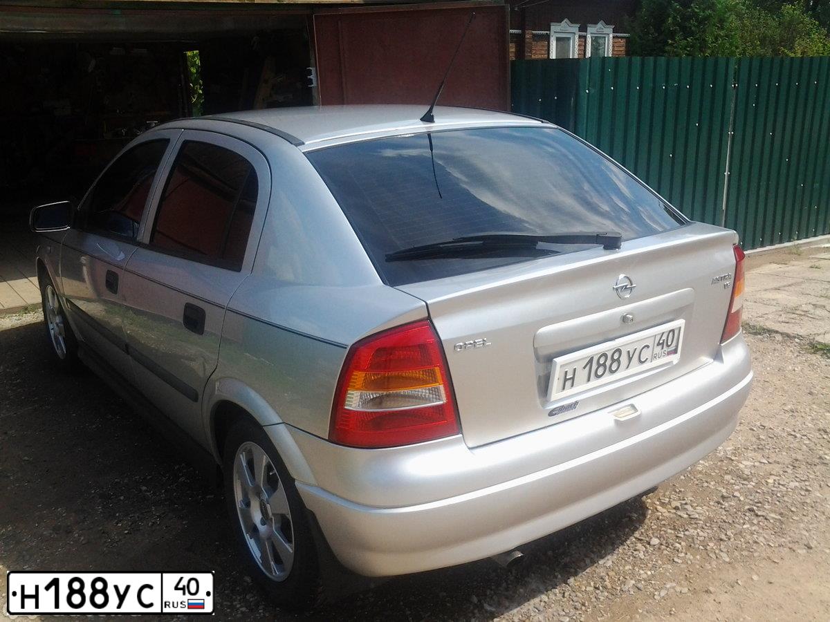 Фото автомобиля OPEL ASTRA, 1999 — госномер М889РК67. Цвет: Серебристый