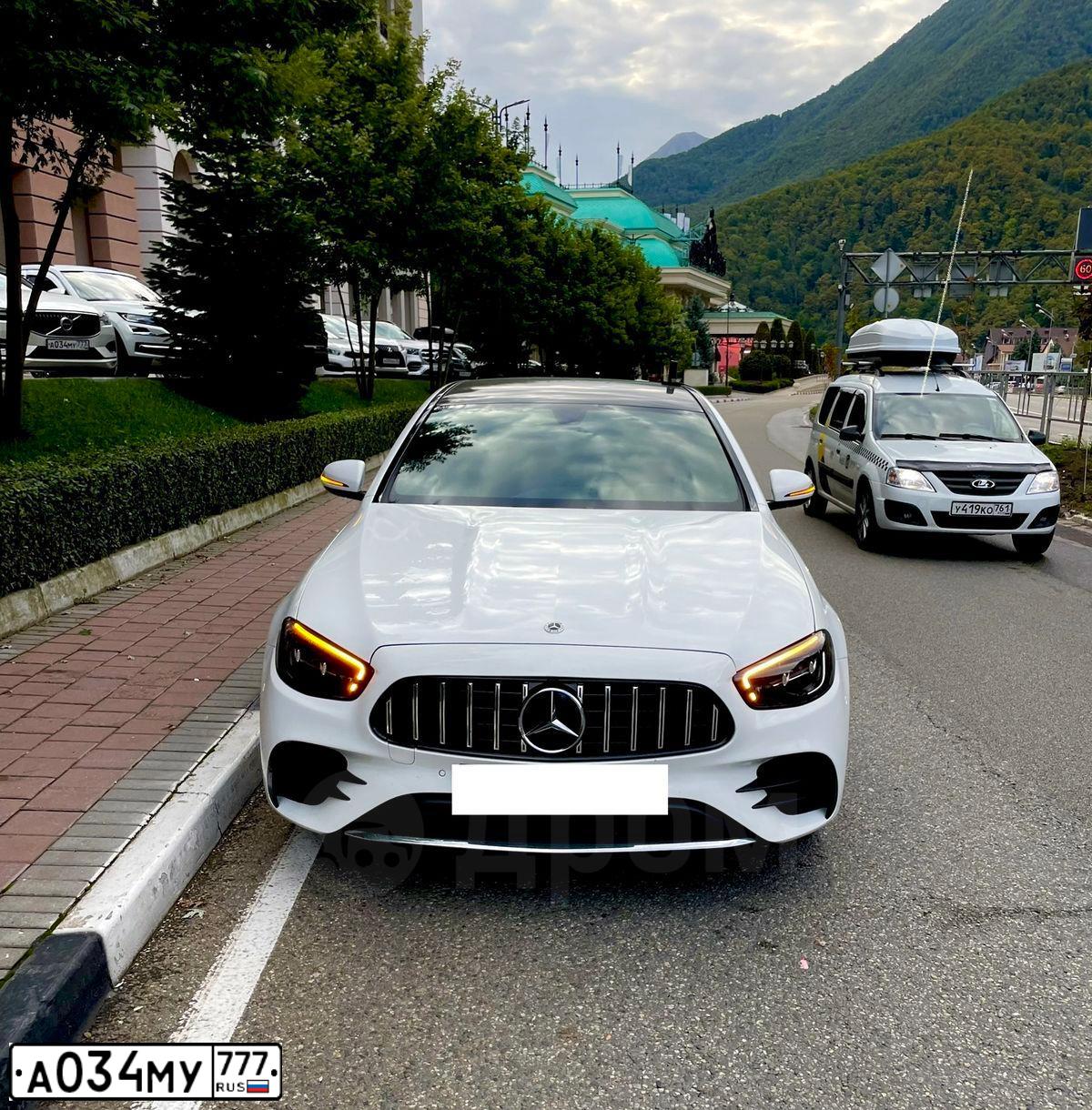 Фото автомобиля VOLVO XC60, 2020 — госномер Н490ЕУ550. Цвет: ЖЕМЧУЖНО-БЕЛЫЙ