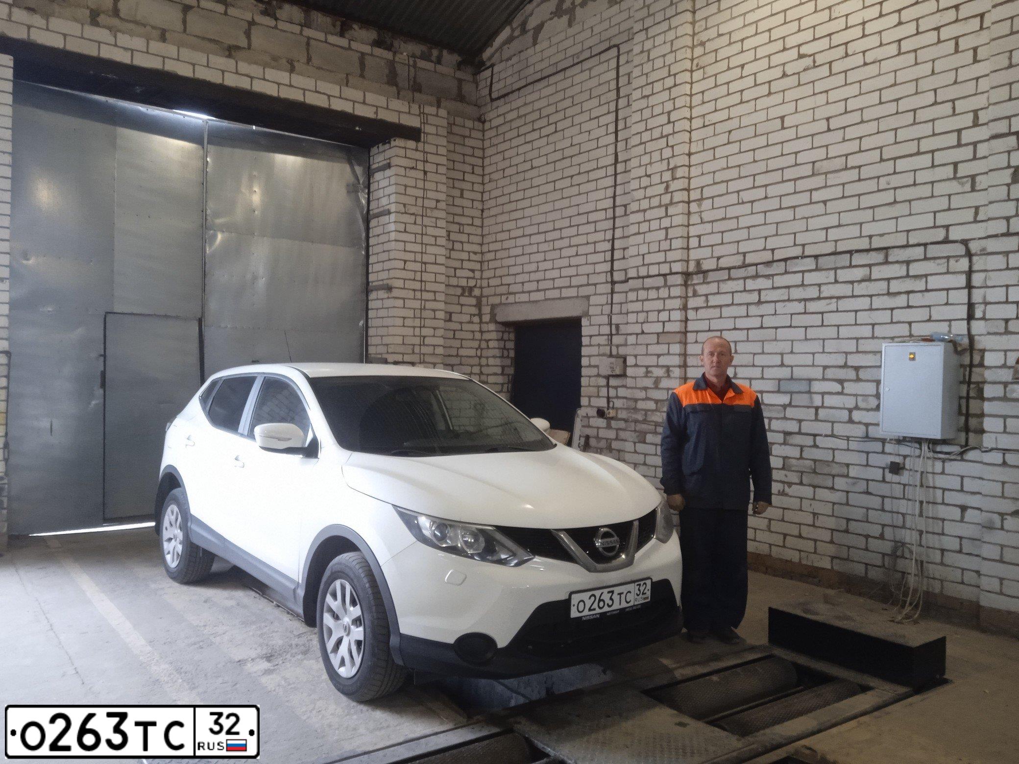 Фото автомобиля NISSAN QASHQAI, 2014 — госномер М383ХС21. Цвет: Белый