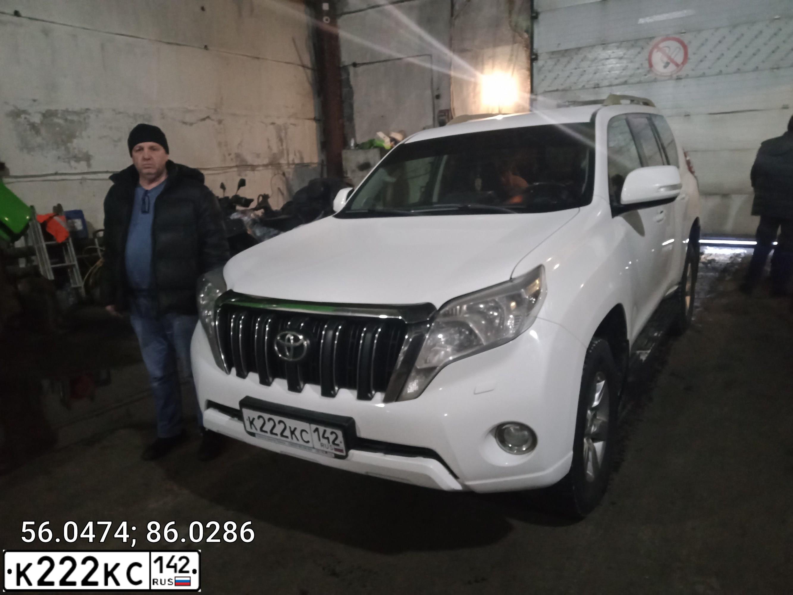 Фото автомобиля TOYOTA LANDCRUISER, 2013 — госномер К222КС142. Цвет: Белый