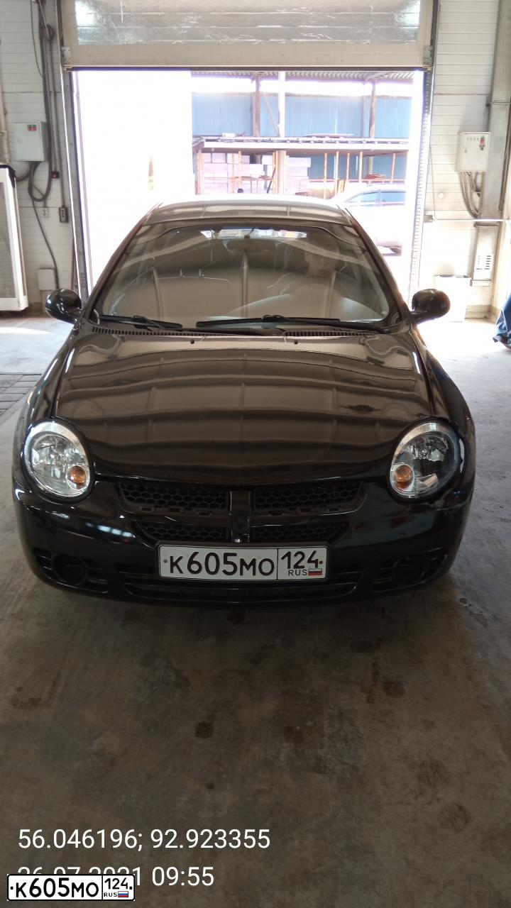 Фото автомобиля DODGE NEON, 2003 — госномер К605МО124. Цвет: ЧЕРНЫЙ