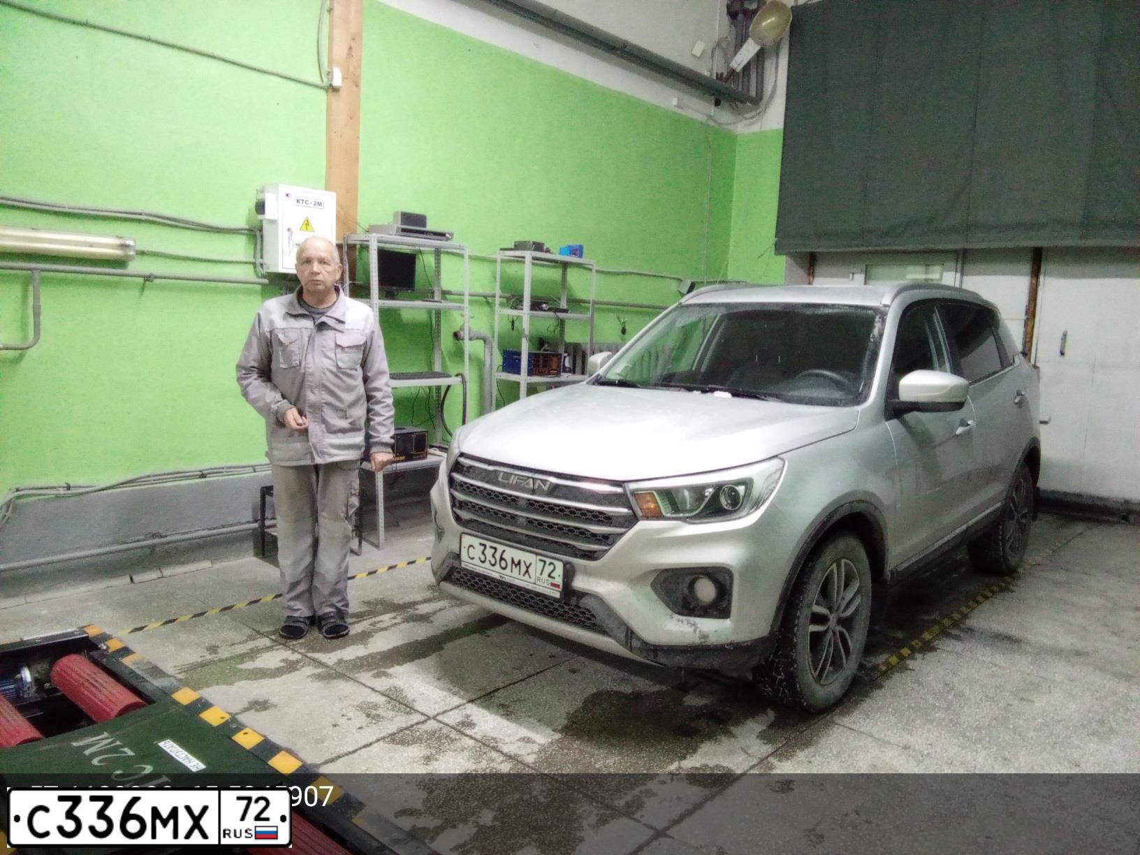 Фото автомобиля LIFAN X70, 2018 — госномер С336МХ72. Цвет: СЕРЕБРО