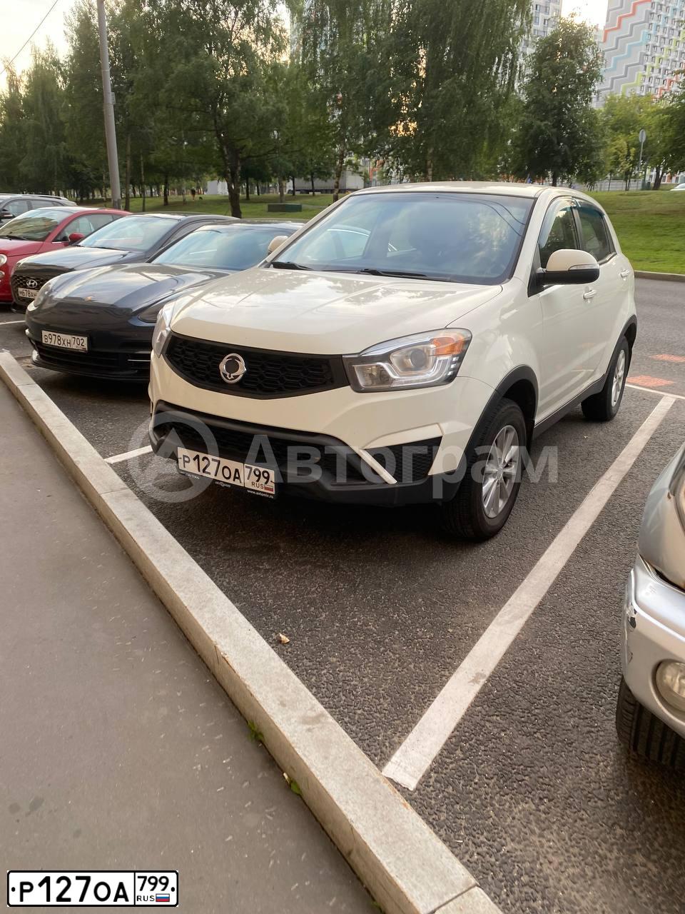Фото автомобиля SSANGYONG ACTYON, 2015 — госномер Р127ОА799. Цвет: Белый