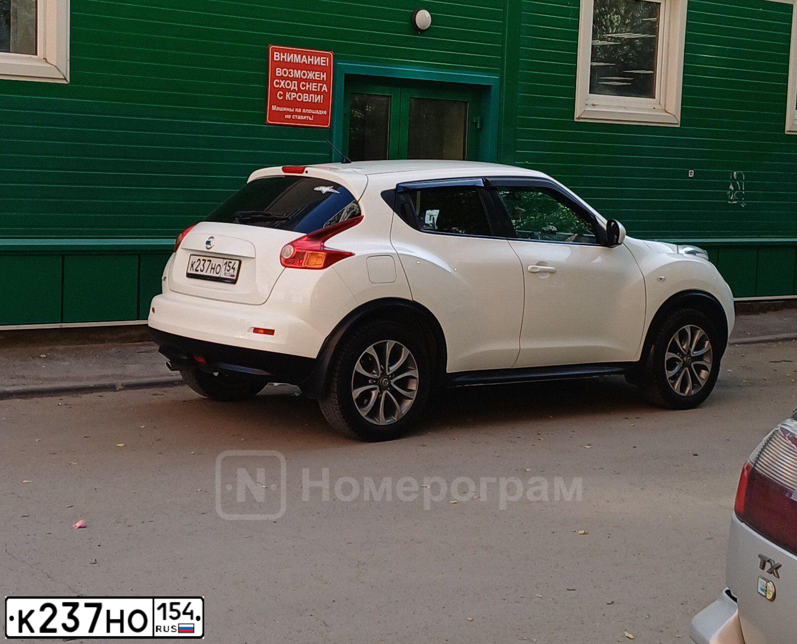 Фото автомобиля NISSAN JUKE, 2013 — госномер К237НО154. Цвет: Белый