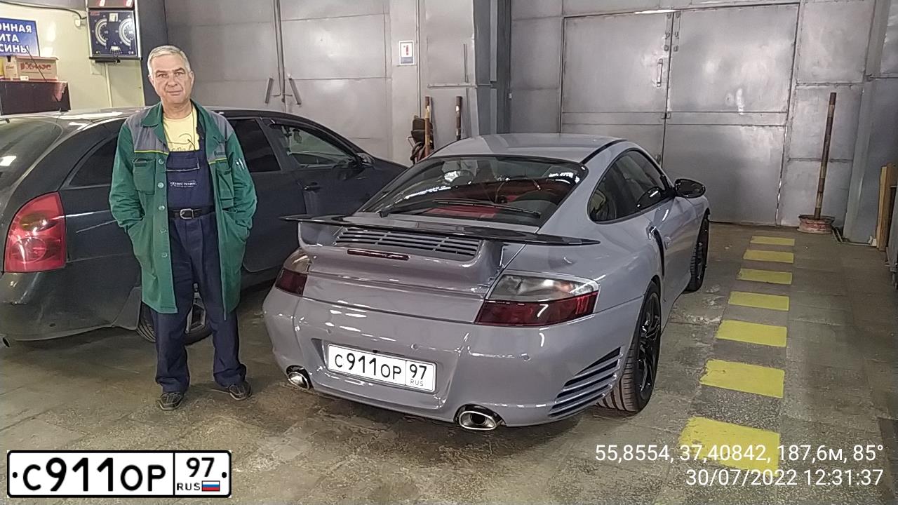 Фото автомобиля PORSCHE 911 TURBO, 2002 — госномер С911ОР97. Цвет: СЕРЫЙ