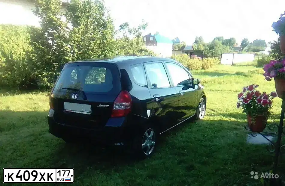 Фото автомобиля HONDA JAZZ, 2007 — госномер К409ХК177. Цвет: ЧЕРНЫЙ