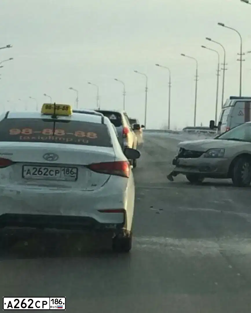 Фото автомобиля HYUNDAI SOLARIS, 2018 — госномер В094СС186. Цвет: Белый