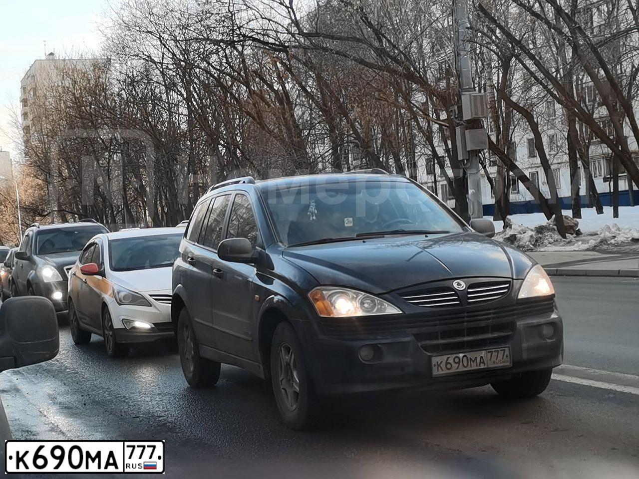 Фото автомобиля SSANGYONG KYRON, 2006 — госномер М110НО790. Цвет: ЧЕРНЫЙ