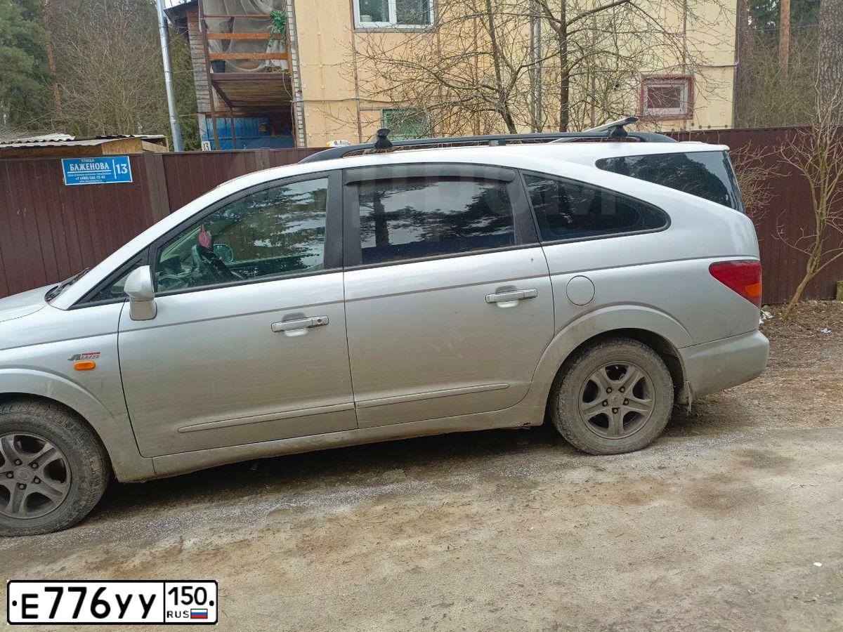 Фото автомобиля SSANGYONG RODIUS, 2008 — госномер Е776УУ150. Цвет: СЕРЕБРИСТЫЙ