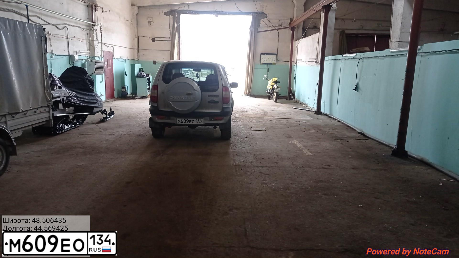 Фото автомобиля CHEVROLET NIVA, 2004 — госномер М609ЕО134. Цвет: СВЕТЛО СЕРЕБРИСТЫЙ МЕТАЛЛ