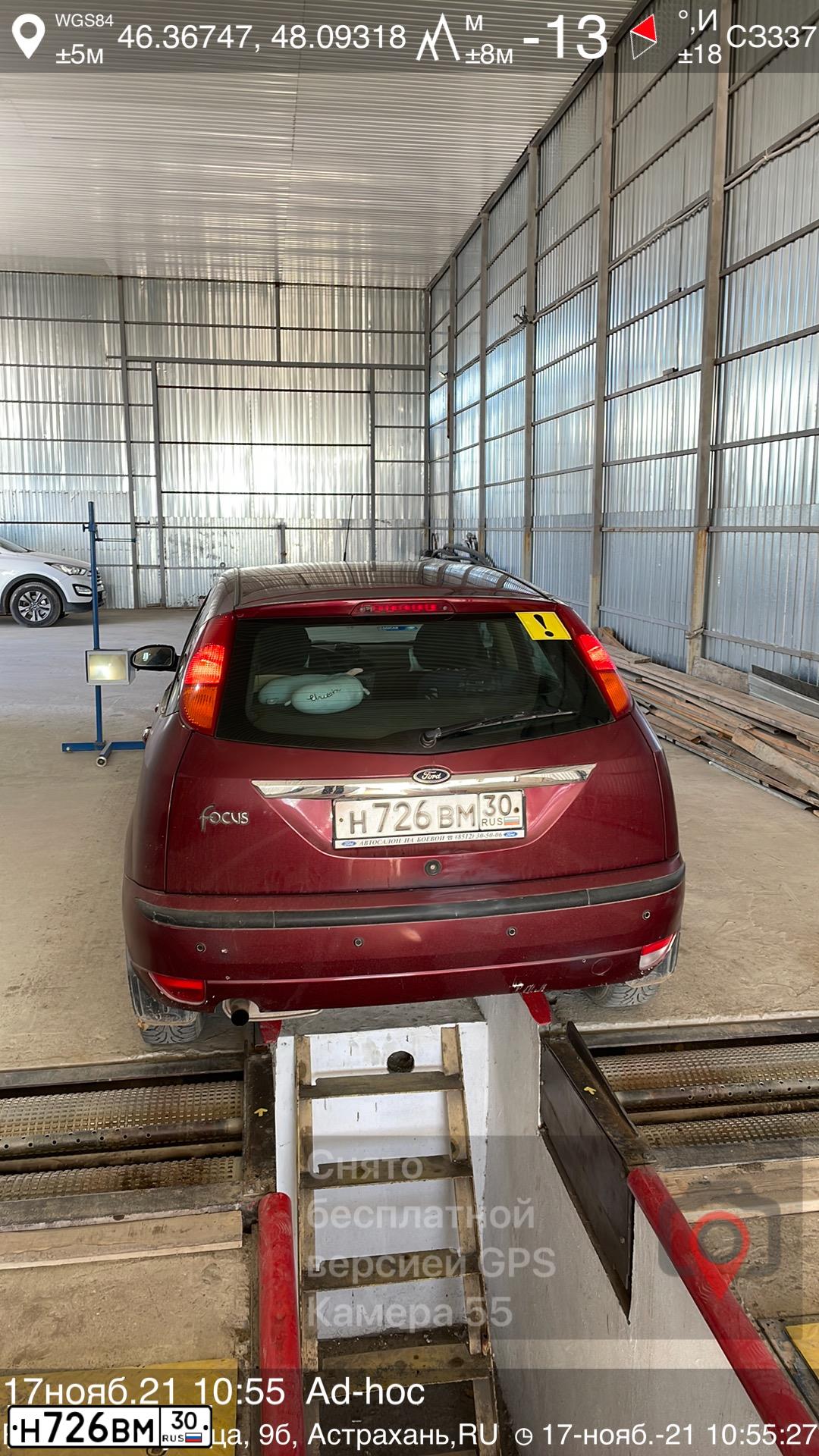Фото автомобиля FORD FOCUS, 2004 — госномер Н726ВМ30. Цвет: ВИШНЕВЫЙ