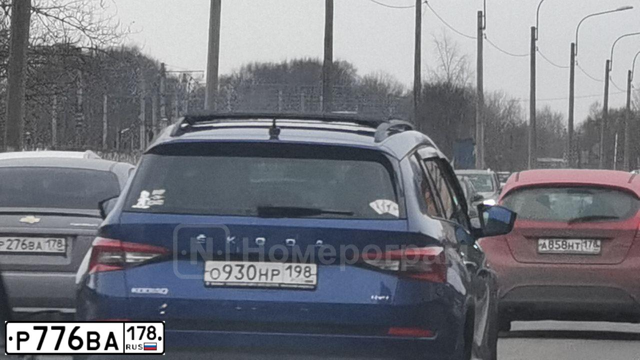 Фото автомобиля CITROEN C4, 2013 — госномер Е434МТ147. Цвет: Коричневый