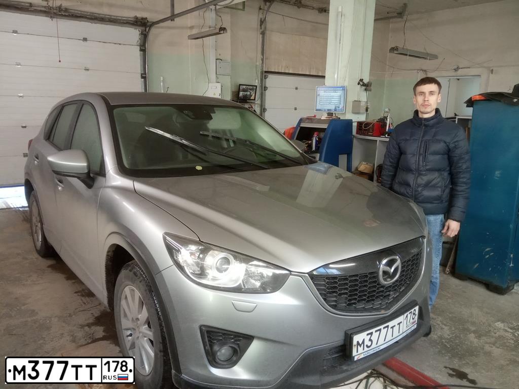 Фото автомобиля MAZDA CX-5, 2012 — госномер М377ТТ178. Цвет: Серебристый