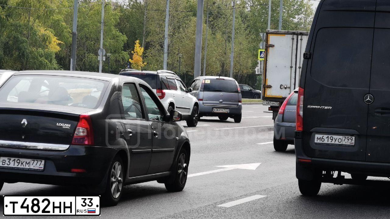 Фото автомобиля GEELY MK, 2013 — госномер Т482НН33. Цвет: СЕРЕБРО