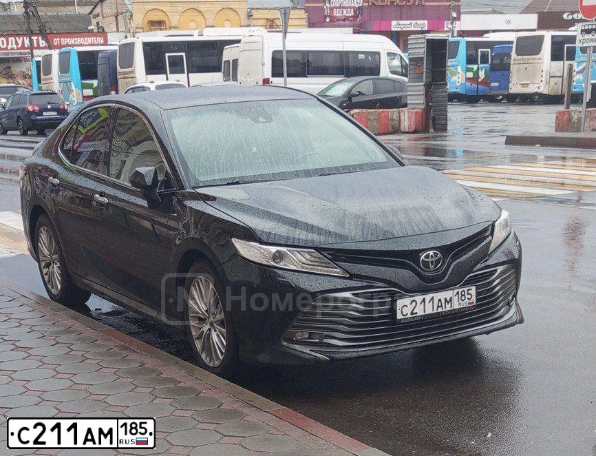 Фото автомобиля TOYOTA CAMRY, 2019 — госномер С211АМ185. Цвет: ЧЕРНЫЙ МЕТАЛИК