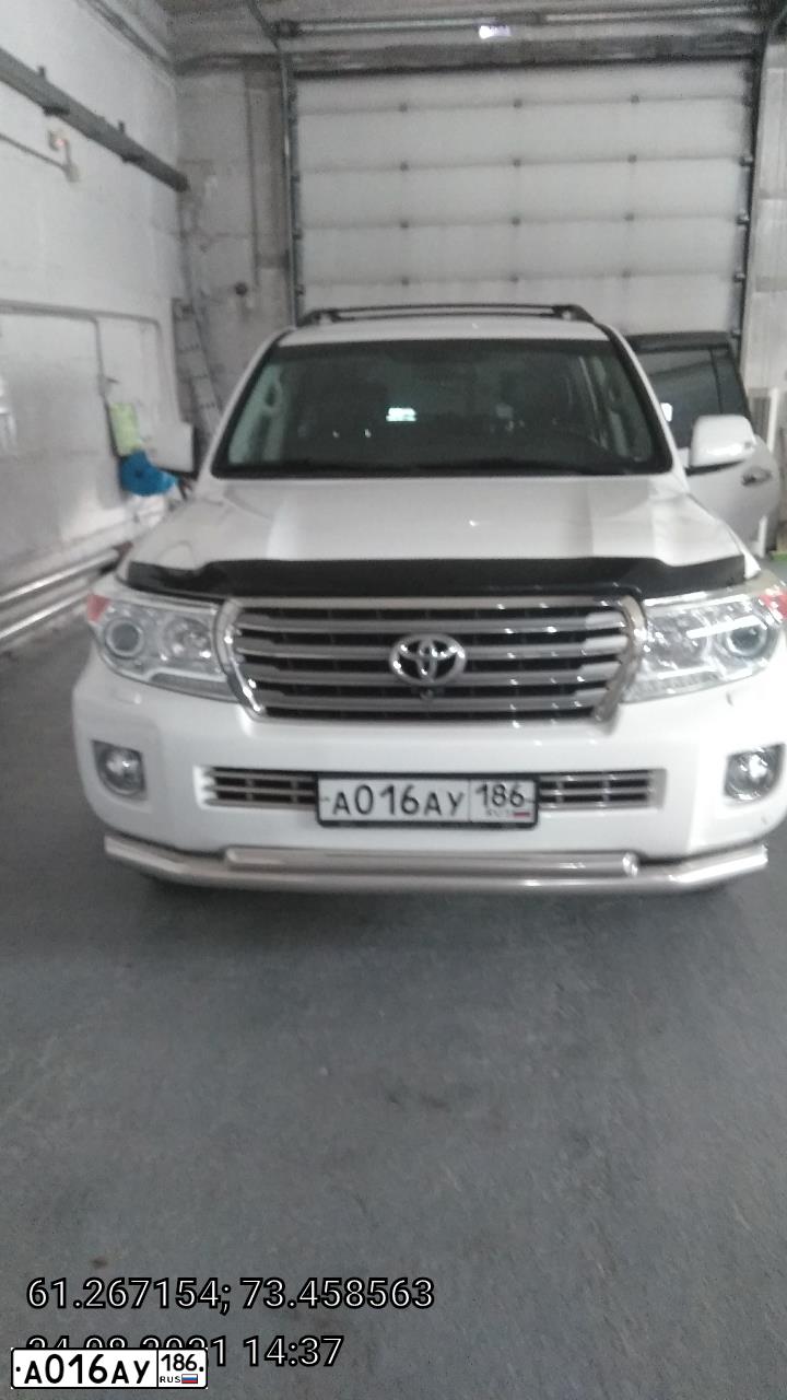 Фото автомобиля TOYOTA LANDCRUISER 200, 2013 — госномер А016АУ186. Цвет: БЕЛЫЙ