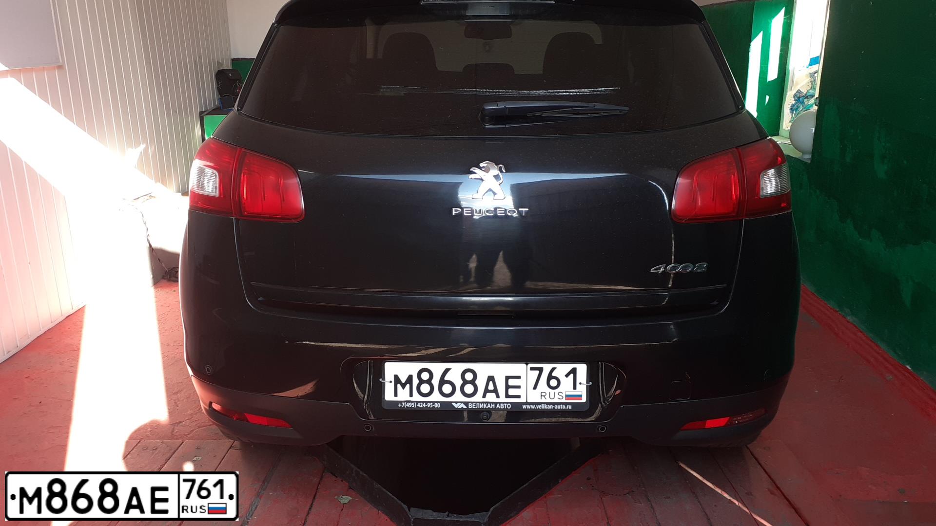 Фото автомобиля PEUGEOT T 4008, 2012 — госномер М868АЕ761. Цвет: ЧЕРНЫЙ