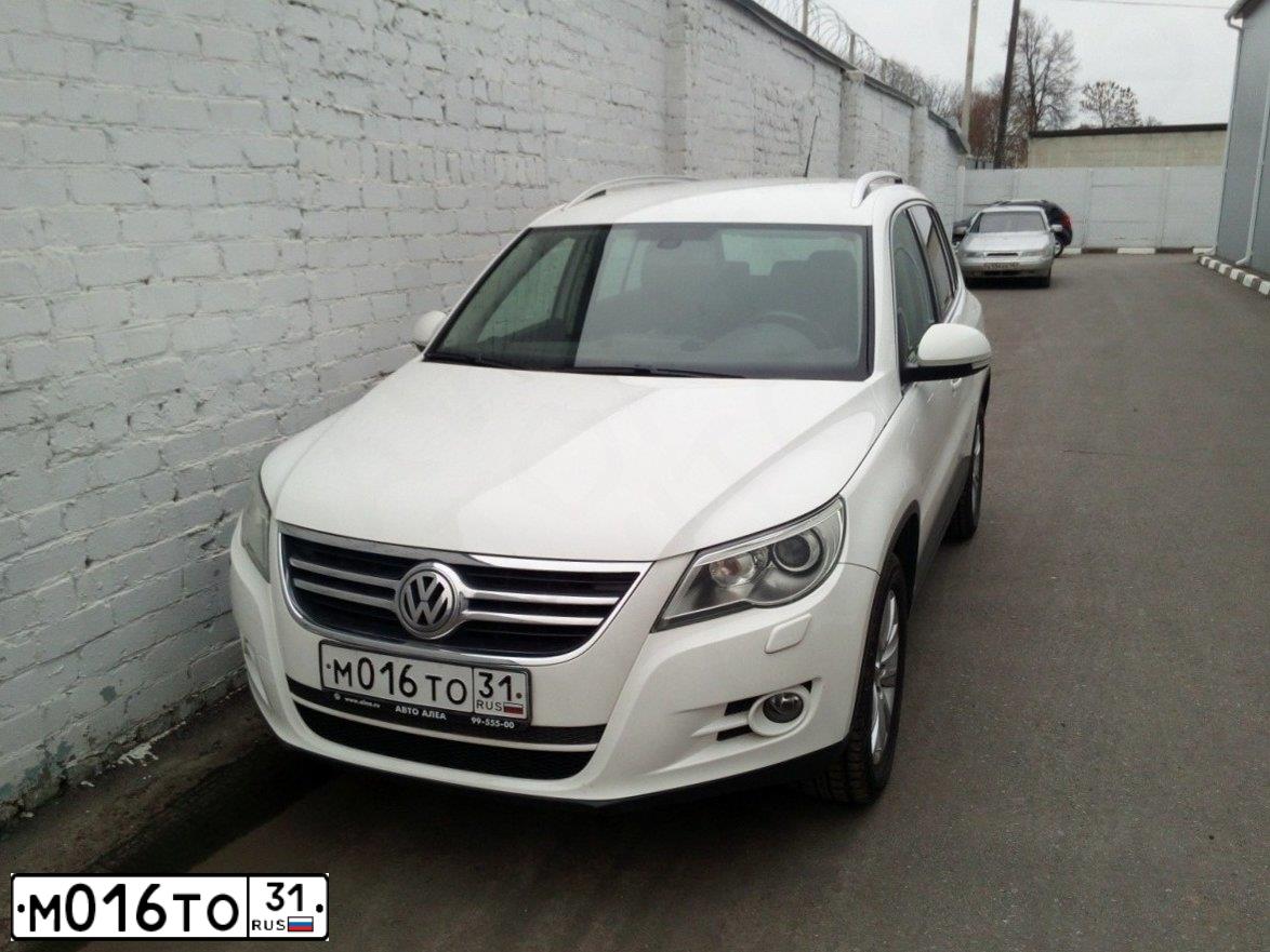 Фото автомобиля VOLKSWAGEN TIGUAN, 2010 — госномер М204ММ46. Цвет: Белый
