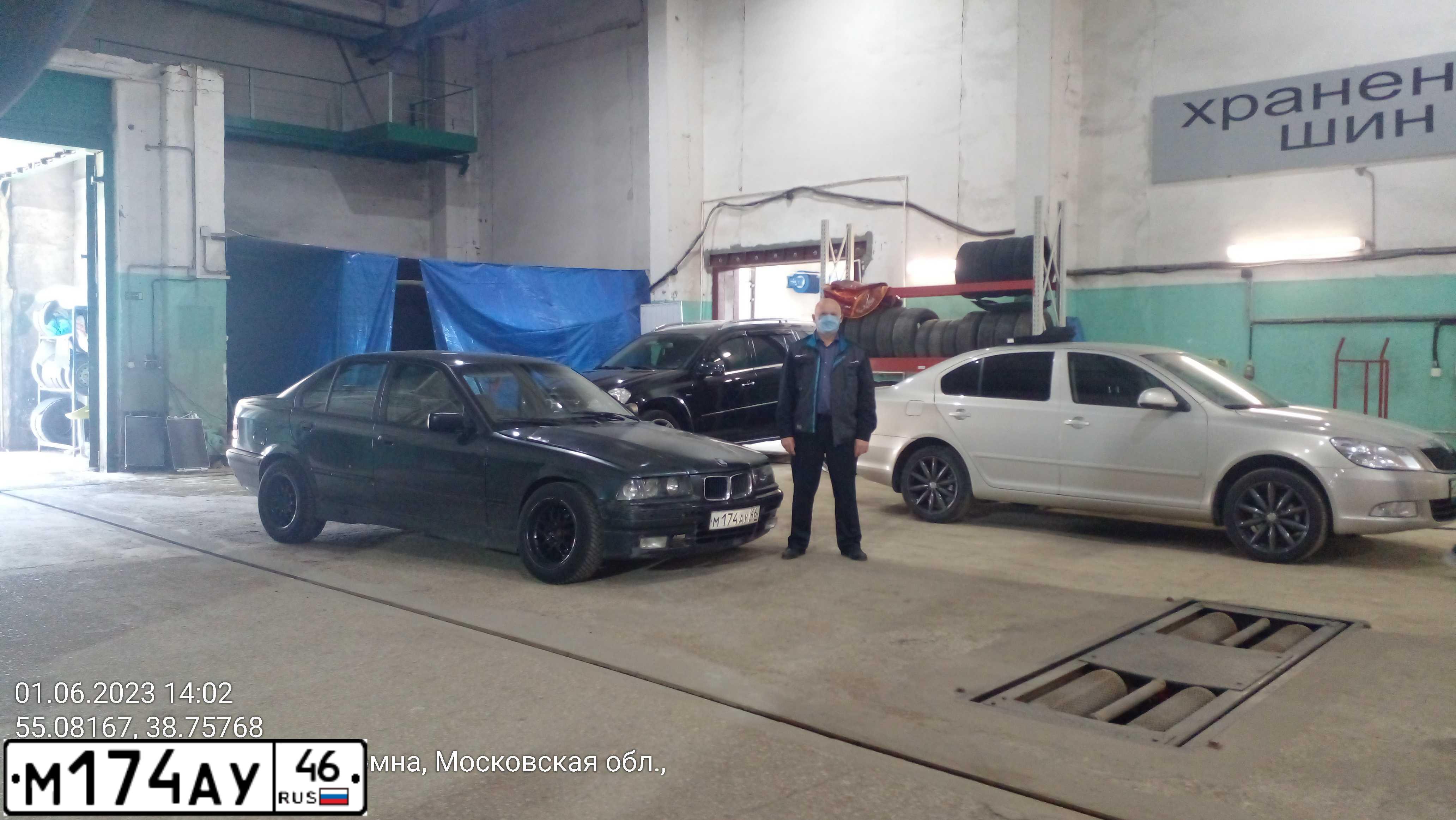 Фото автомобиля BMW SERIE 3, 1991 — госномер М359ХМ790. Цвет: ТЕМНО-СЕРЫЙ