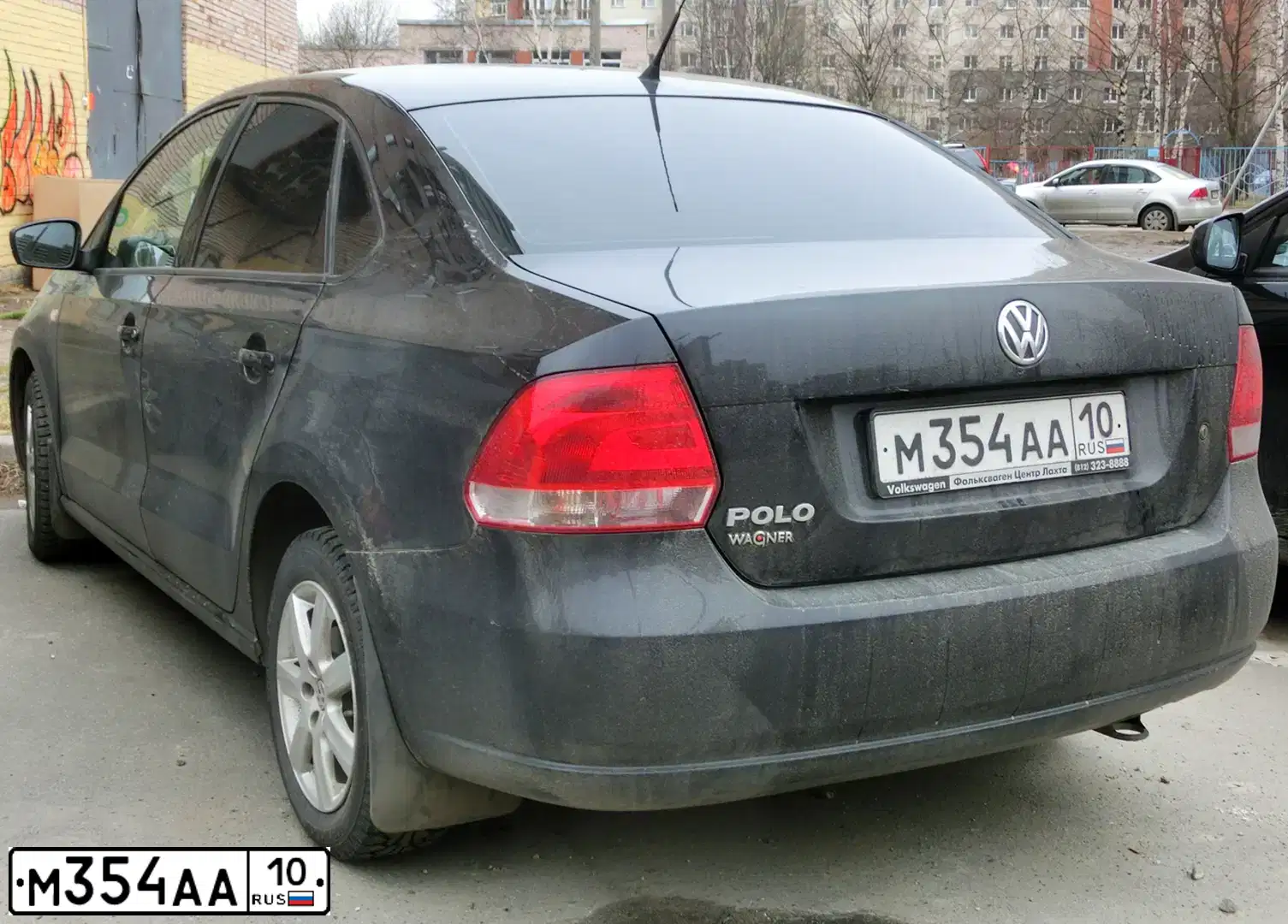 Фото автомобиля VOLKSWAGEN POLO, 2012 — госномер М354АА10. Цвет: ЧЕРНЫЙ