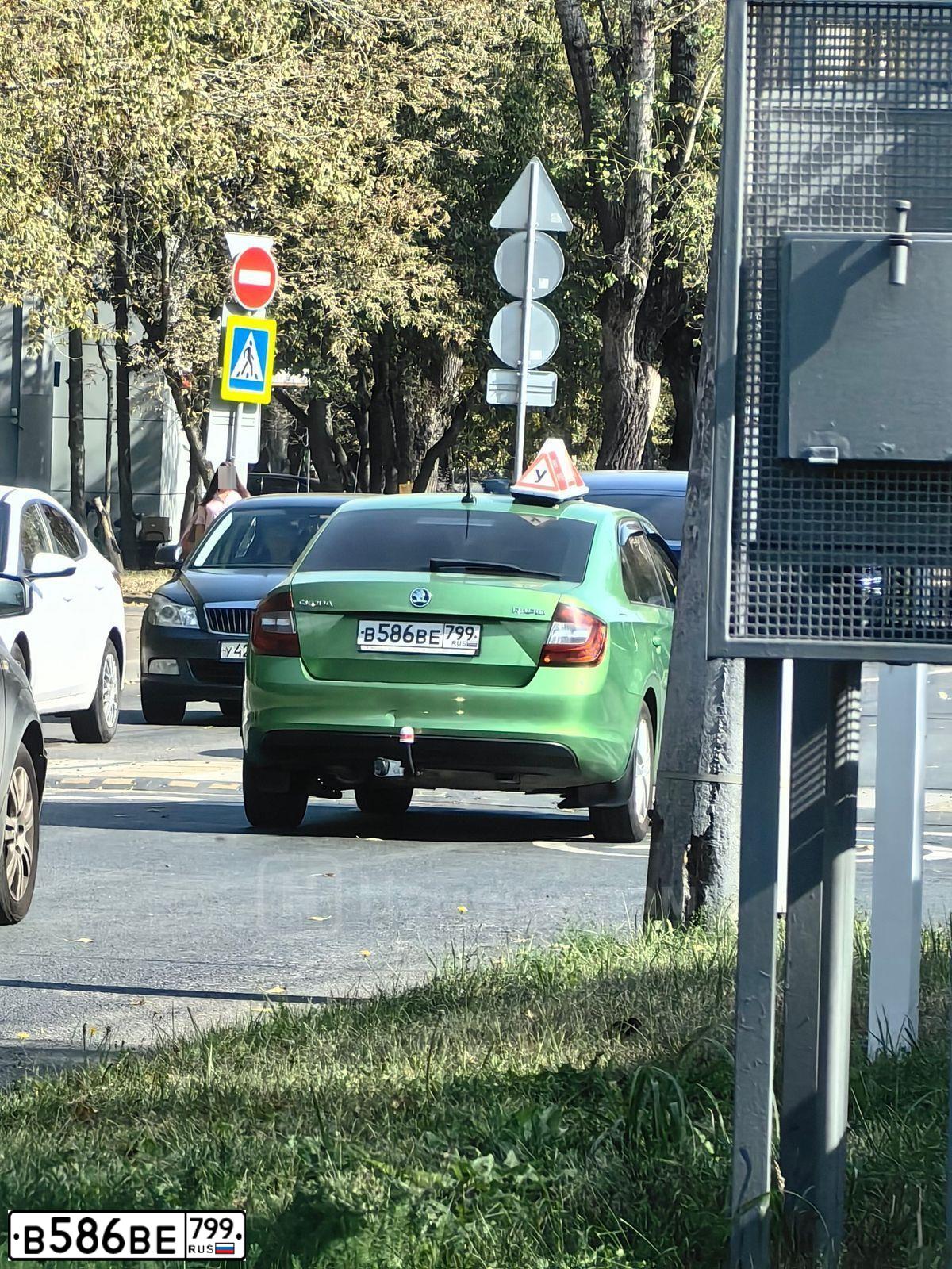 Фото автомобиля SKODA RAPID, 2017 — госномер В586ВЕ799. Цвет: ЗЕЛЕНЫЙ