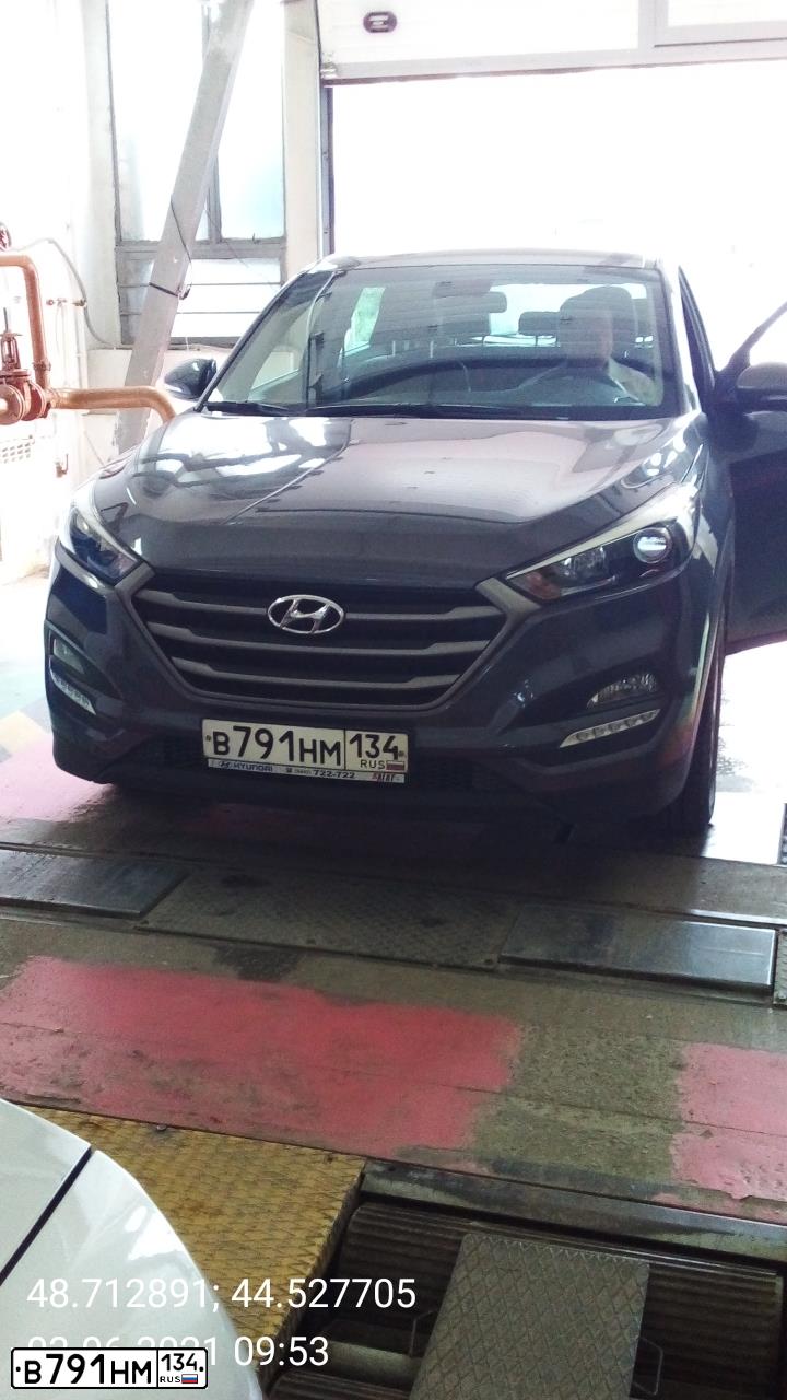 Фото автомобиля HYUNDAI TUCSON, 2016 — госномер В791НМ134. Цвет: ТЕМНО-СЕРЫЙ