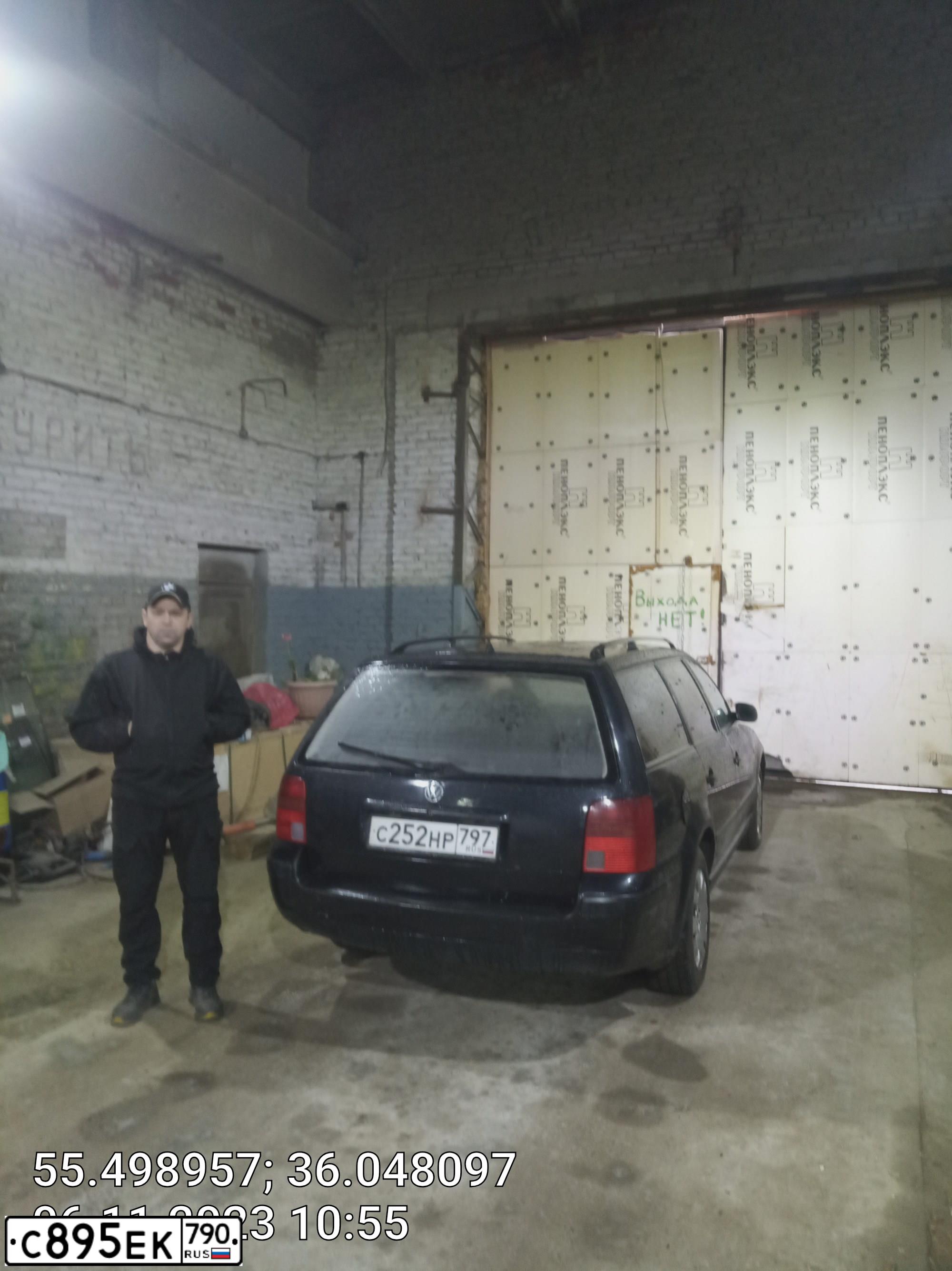 Фото автомобиля VOLKSWAGEN PASSAT, 1999 — госномер Т945РМ199. Цвет: ЧЕРНЫЙ