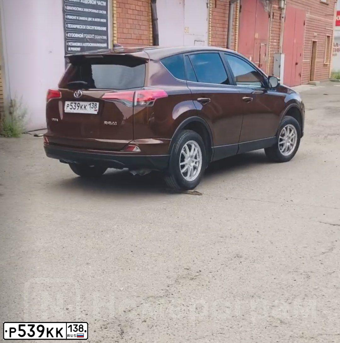 Фото автомобиля TOYOTA RAV4, 2017 — госномер С404НС38. Цвет: КОРИЧНЕВЫЙ МЕТАЛЛИК