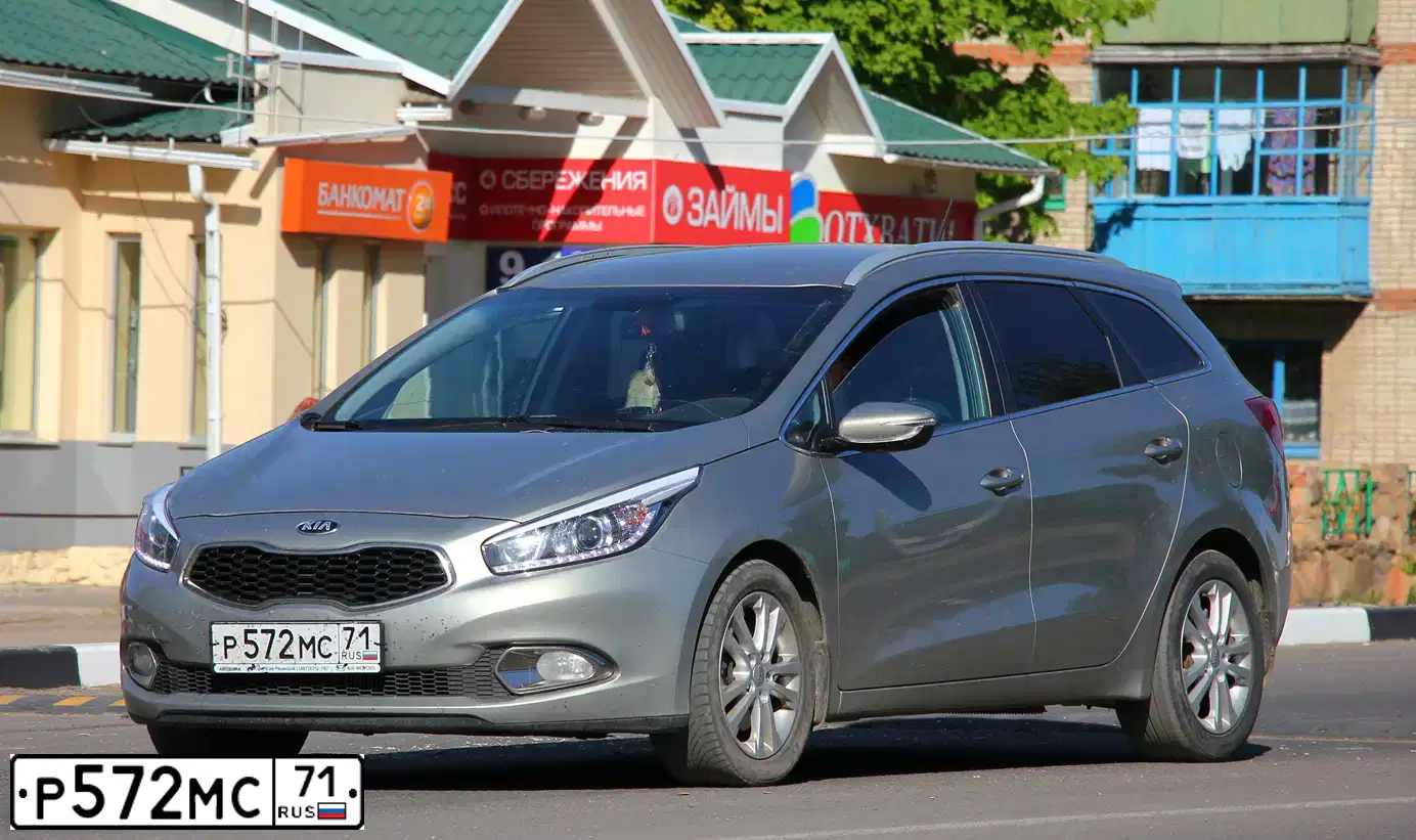 Фото автомобиля KIA CEE'D, 2014 — госномер Р780ЕТ799. Цвет: серебристый