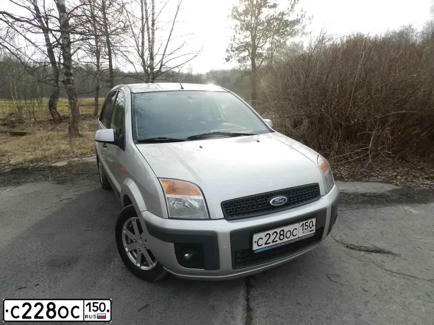 Фото автомобиля FORD FUSION, 2007 — госномер С228ОС150. Цвет: СЕРЕБРИСТЫЙ