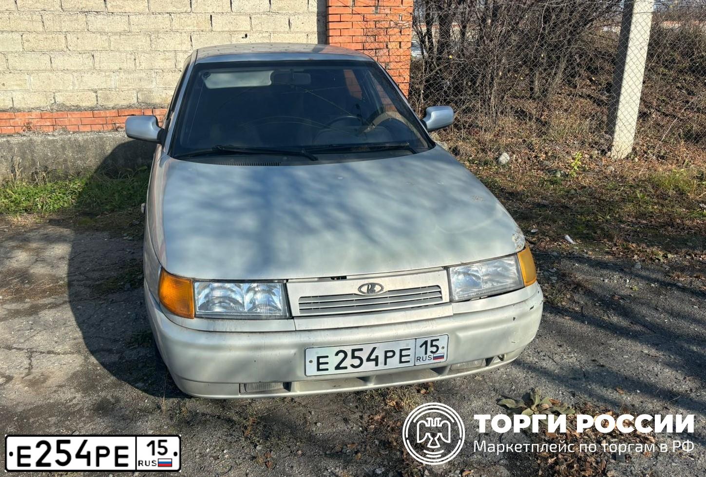 Фото автомобиля LADA 2110 LADA, 2004 — госномер Е254РЕ15. Цвет: МОЛОЧНО-БЕЛЫЙ СЕРЕБРИСТЫЙ
