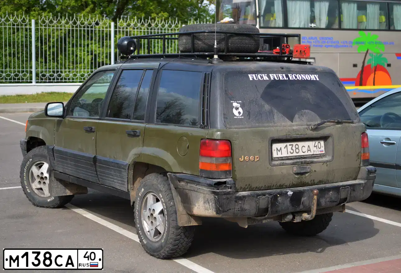 Фото автомобиля JEEP GRAND CHEROKEE, 1992 — госномер М138СА40. Цвет: ЗЕЛЕНЫЙ