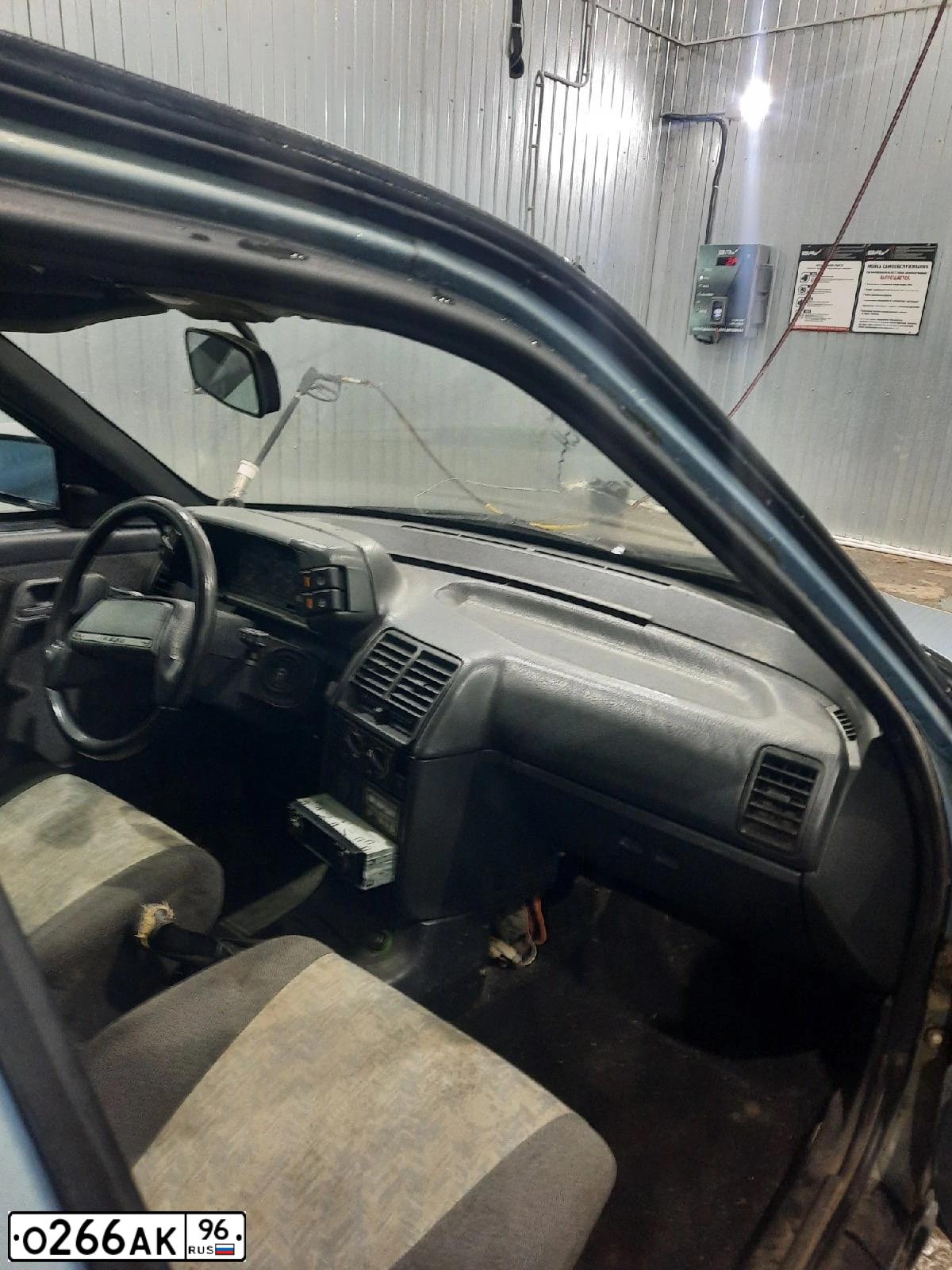 Фото автомобиля LADA 2112, 2003 — госномер Х369НТ72. Цвет: СВЕТЛО-СЕРЫЙ