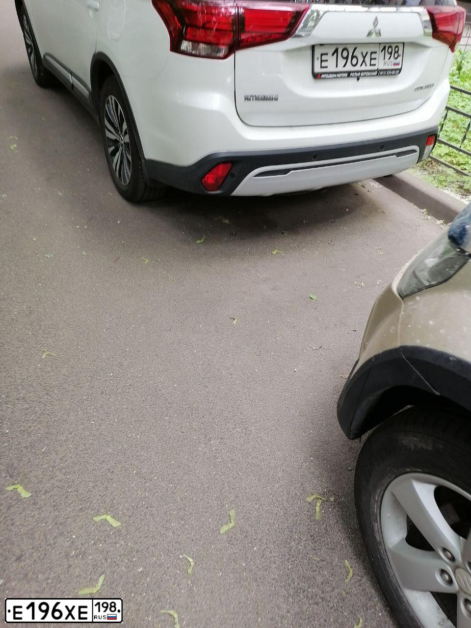 Фото автомобиля MITSUBISHI OUTLANDER, 2019 — госномер Е196ХЕ198