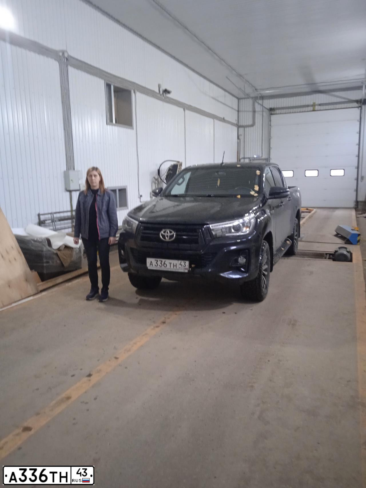 Фото автомобиля TOYOTA HILUX, 2019 — госномер Е791ЕВ11. Цвет: ЧЕРНЫЙ