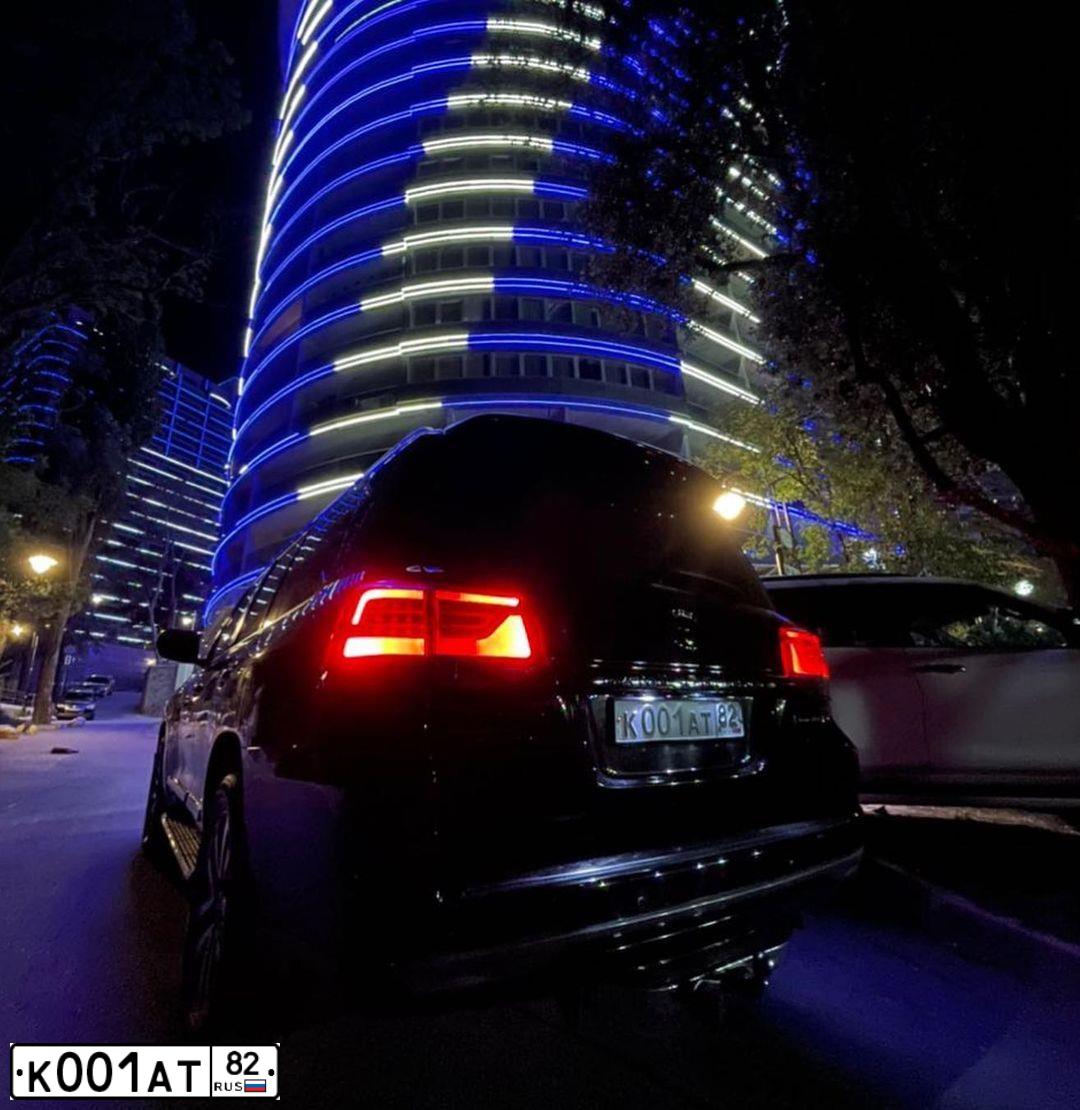 Фото автомобиля TOYOTA LANDCRUISER 200, 2008 — госномер К001АТ82. Цвет: ЧЕРНЫЙ