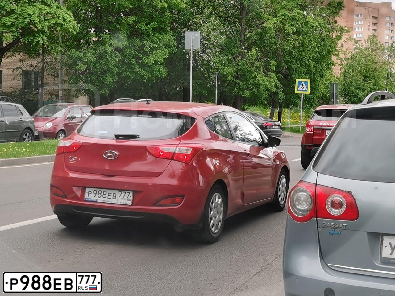 Фото автомобиля HYUNDAI I30, 2014 — госномер Р988ЕВ777. Цвет: КРАСНЫЙ