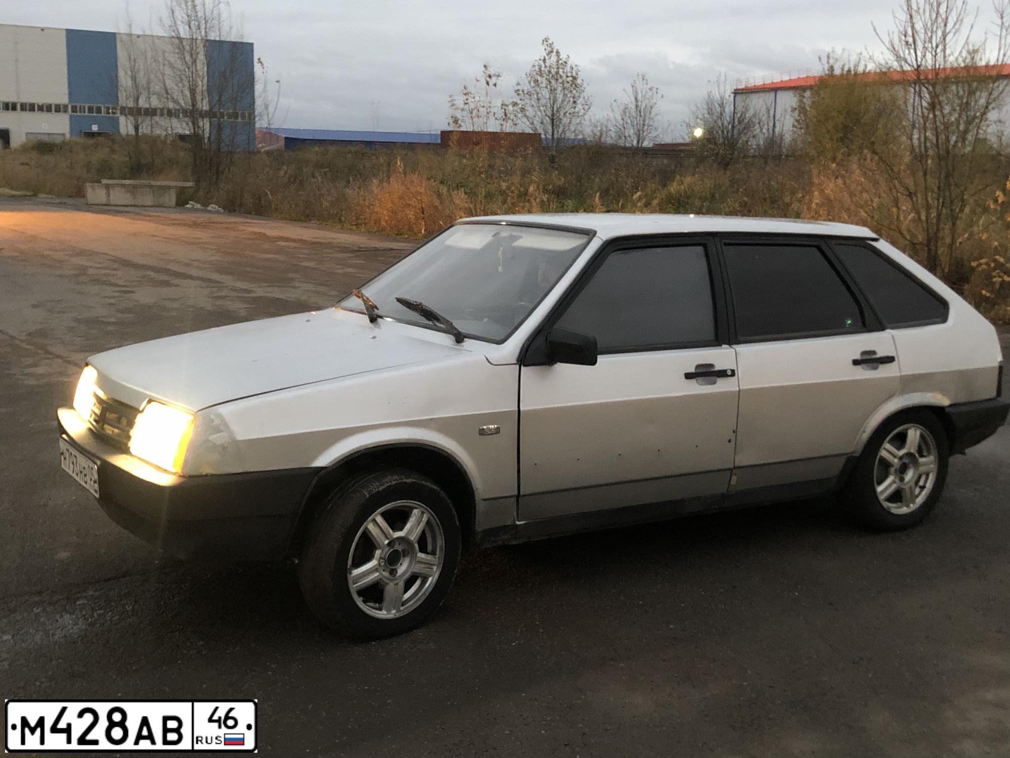 Фото автомобиля LADA 2109, 2003 — госномер К484АЕ147. Цвет: СВЕТЛО-СЕРЕБРИСТЫЙ МЕТАЛЛ