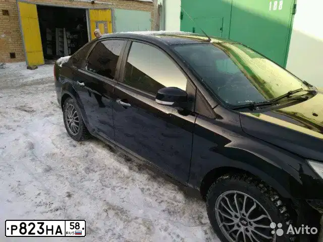 Фото автомобиля FORD FOCUS, 2008 — госномер Р823НА58. Цвет: ЧЕРНЫЙ