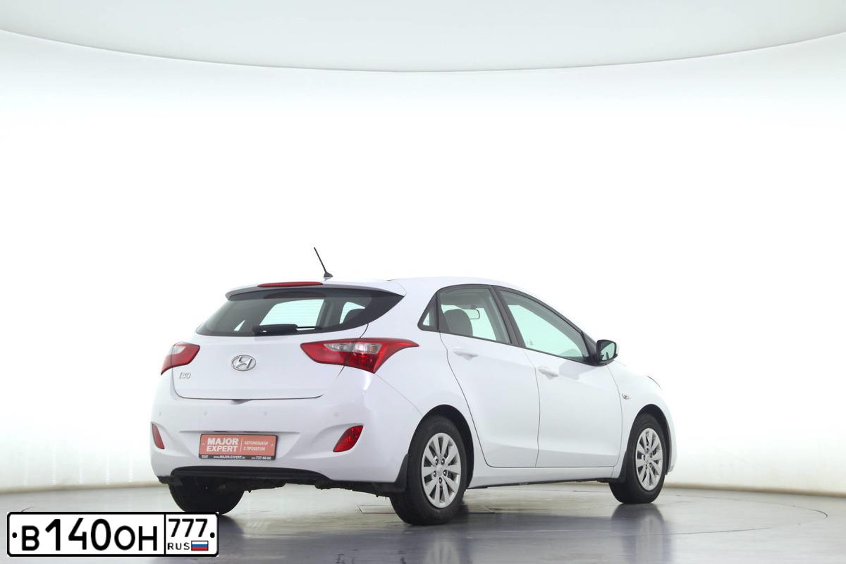 Фото автомобиля HYUNDAI I30, 2015 — госномер В140ОН777. Цвет: Белый