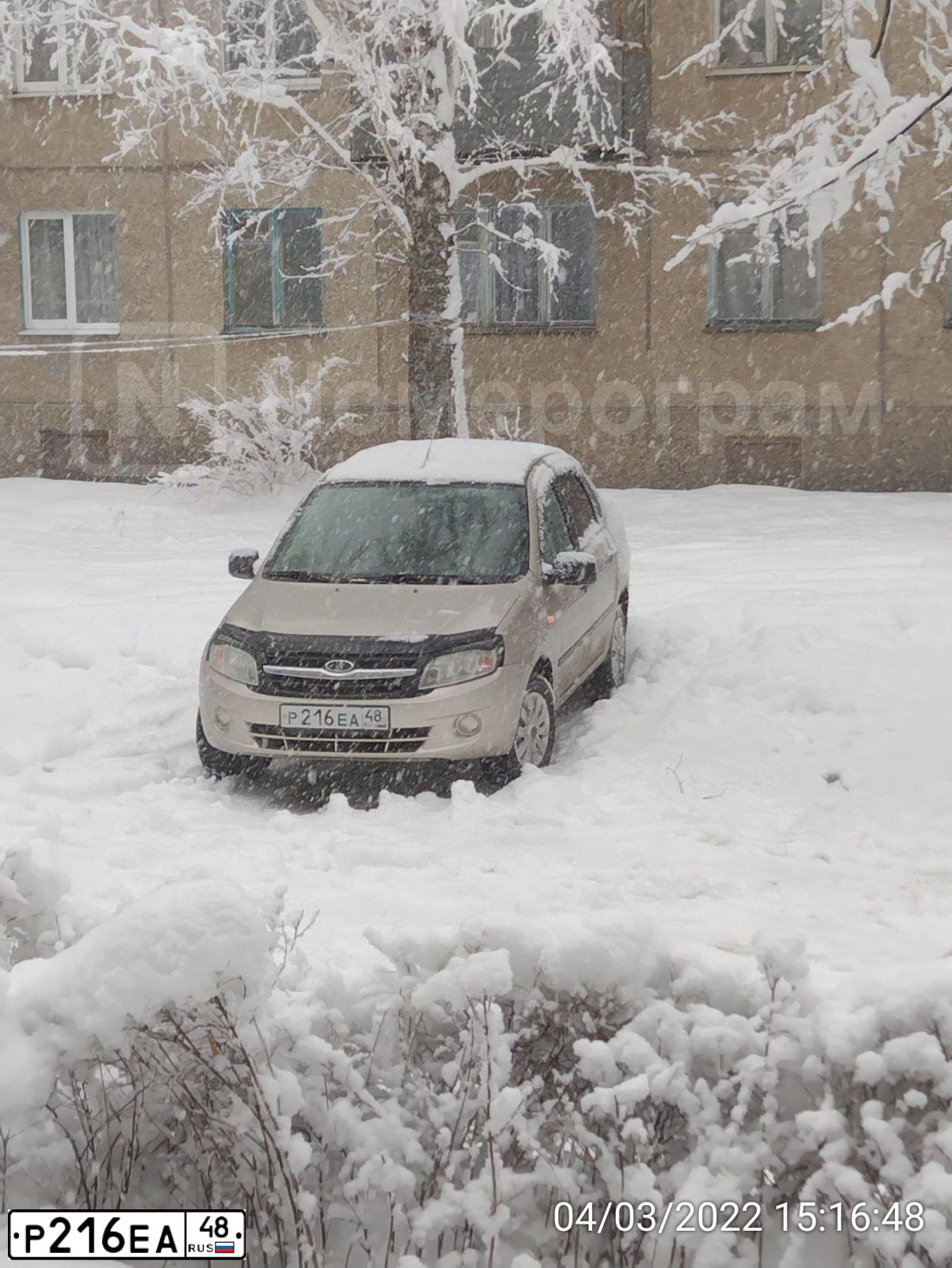 Фото автомобиля LADA 2190 GRANTA, 2013 — госномер Р216ЕА48. Цвет: БЕЖЕВЫЙ