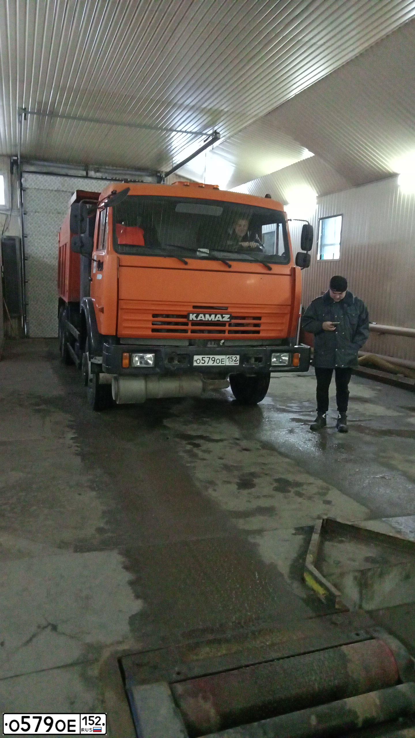 Фото автомобиля KAMAZ 65115 /6X4/, 2016 — госномер О579ОЕ152. Цвет: ОРАНЖЕВЫЙ