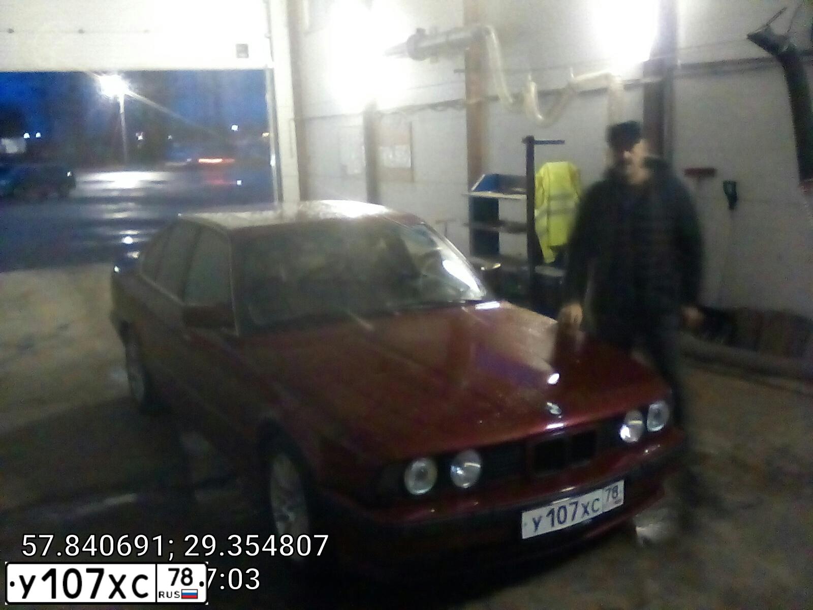 Фото автомобиля BMW 520I, 1993 — госномер Р719УО60. Цвет: Красный