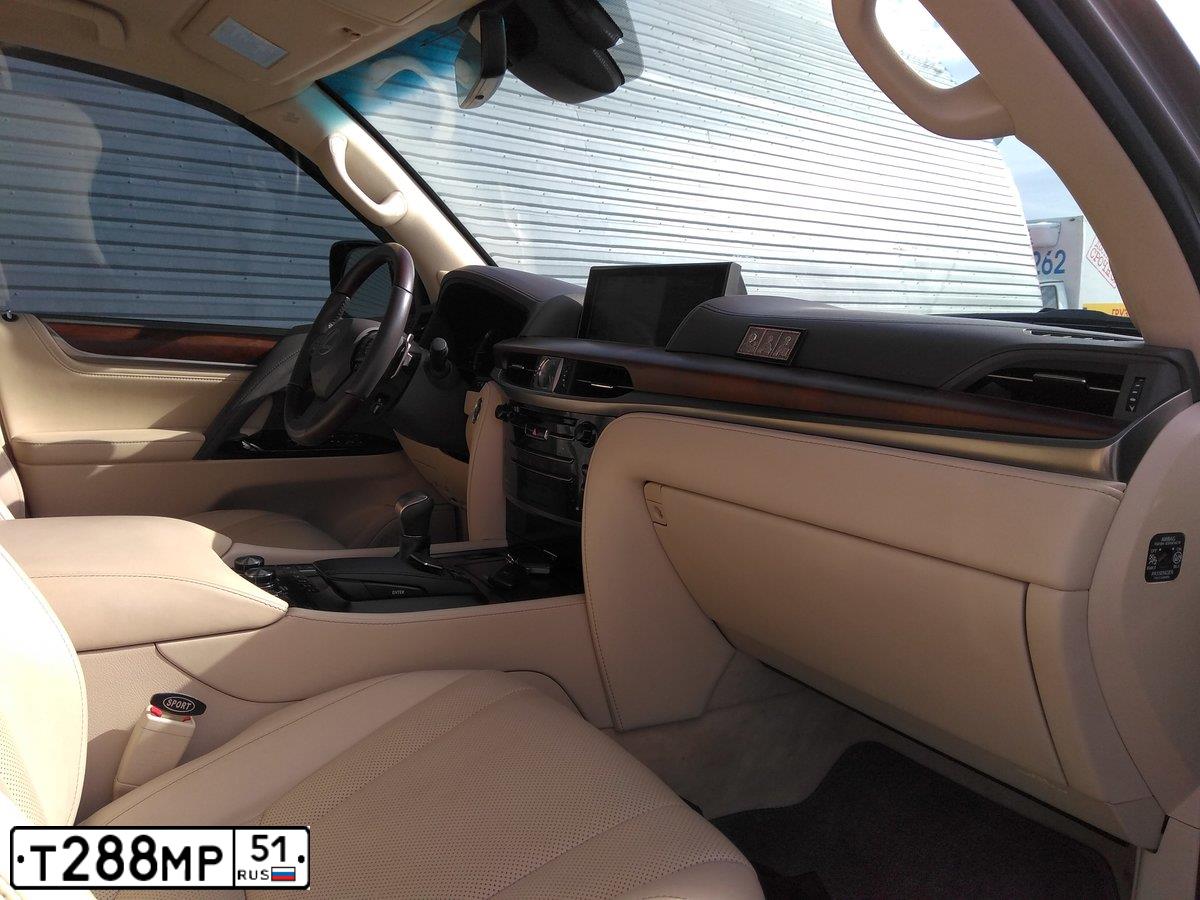 Фото автомобиля LEXUS LX, 2016 — госномер А303ТК51. Цвет: СВЕТЛО-СЕРЫЙ