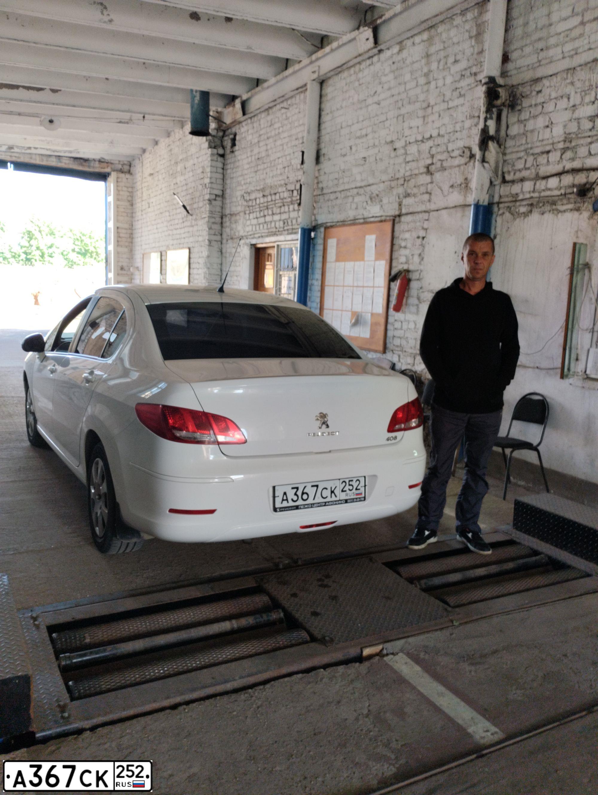 Фото автомобиля PEUGEOT 408, 2014 — госномер А777МР52. Цвет: Белый