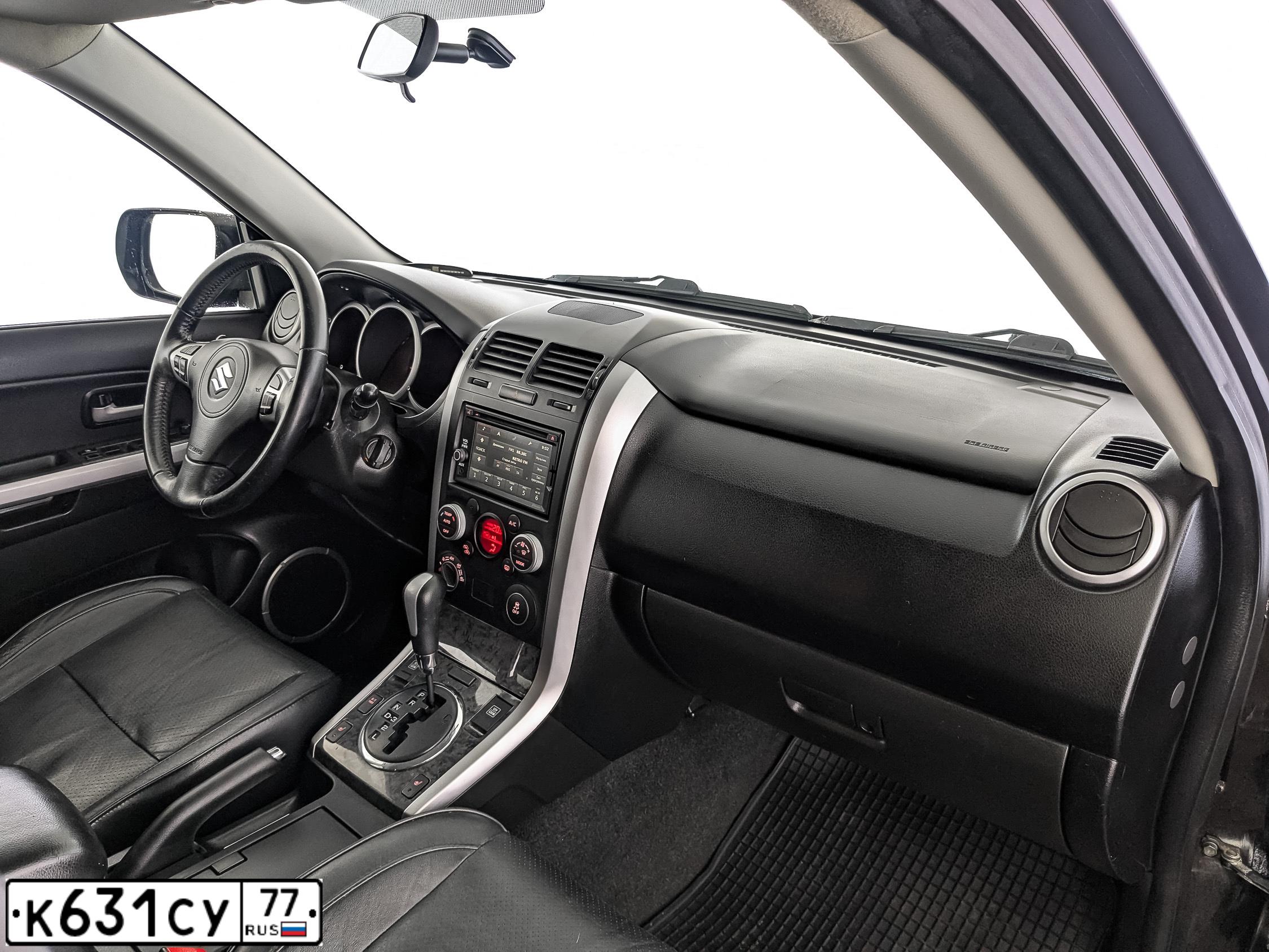 Фото автомобиля LADA 2121 NIVA, 1997 — госномер К631СУ77. Цвет: Красный